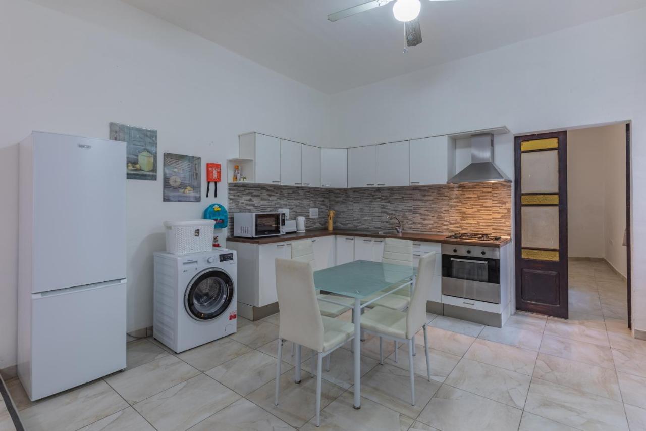 Bormla - Comfortable Two Bedroom Apartment Cospicua Exterior photo